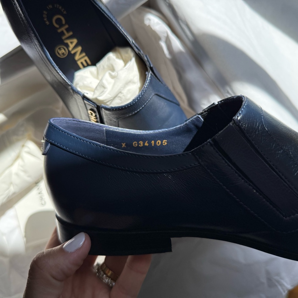 CHANEL Black and Blue Minimalist Flats - Picture 8 of 10